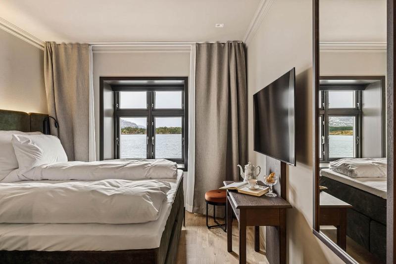 Biologen Hotel — Unknown City