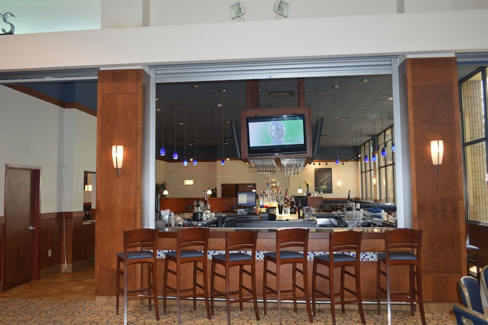 North Baltimore Plaza Hotel - photo 40