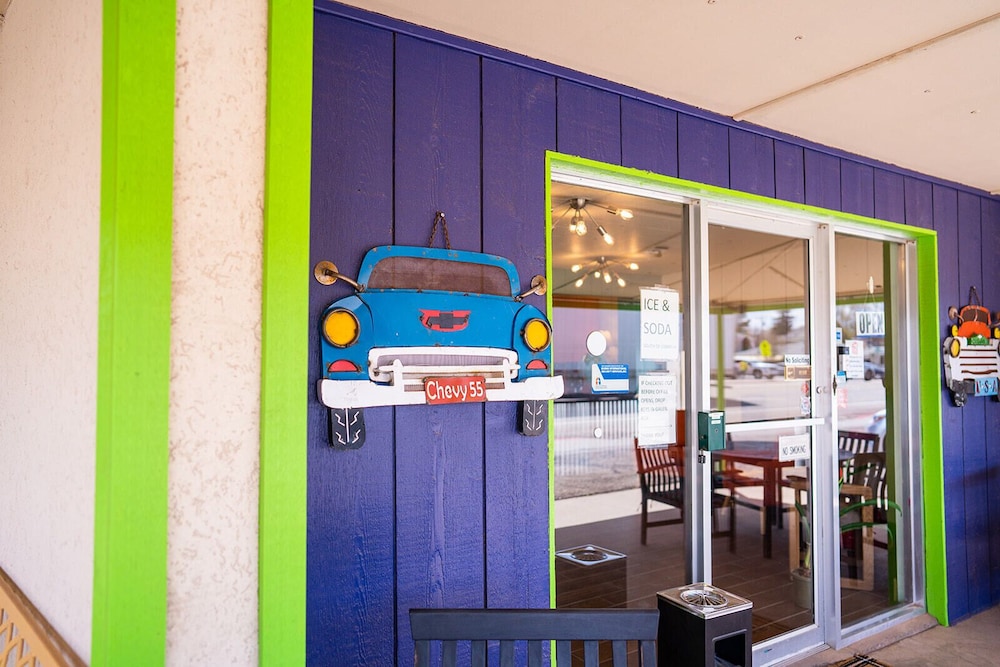 The Atomic Blue Motor Inn - photo 19