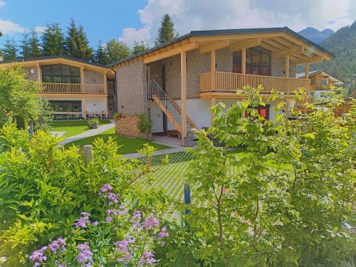 Ferienwohnungen & Chalets Capricorno — 4-Star Luxury Hotel in Mittelberg, Austria