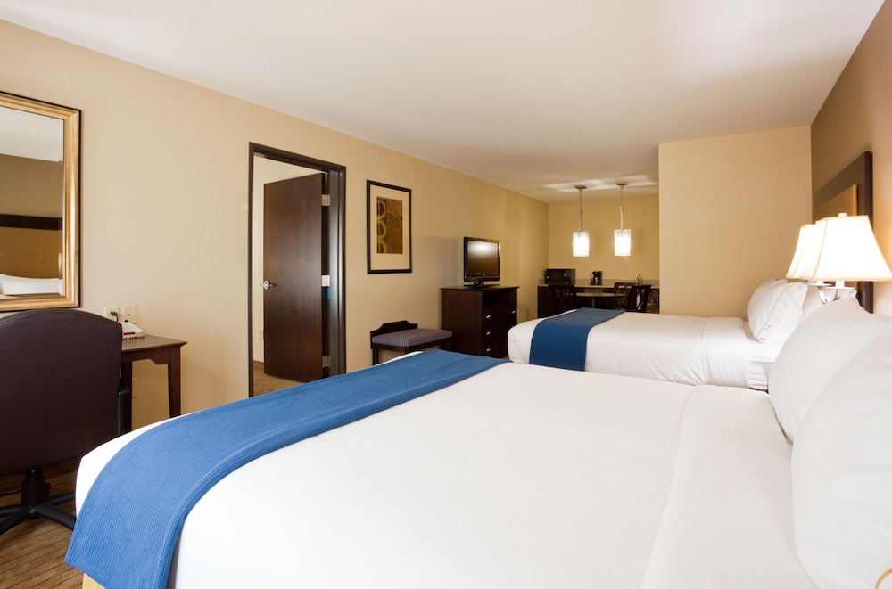 Holiday Inn Express Hotel & Suites Madison Verona an IHG Hotel - photo 2