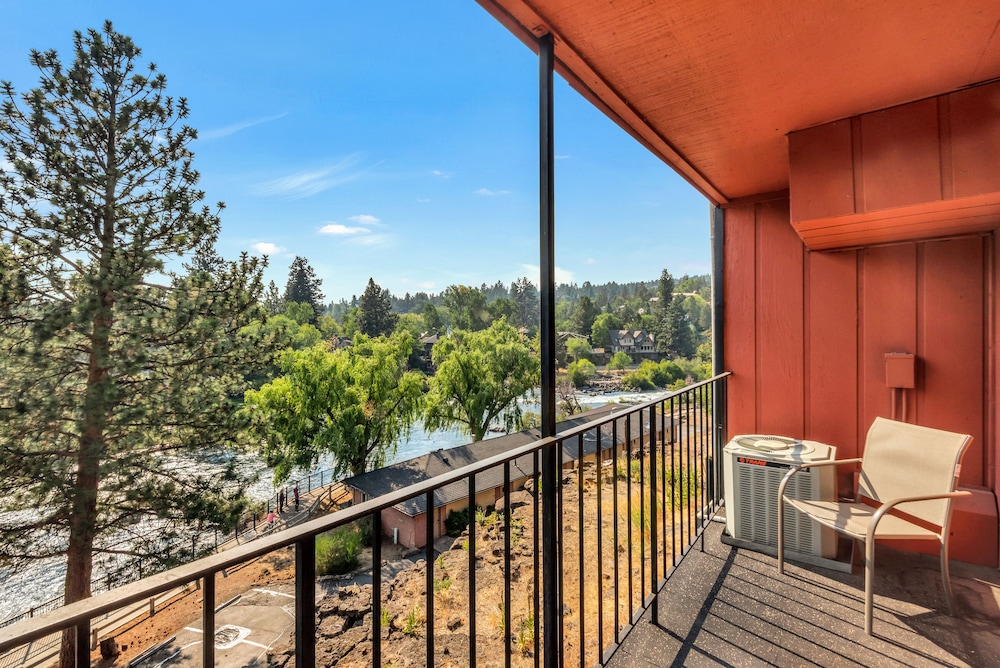 Bend Riverside Inn & Suites - photo 290