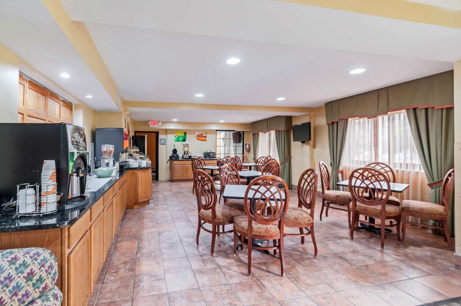 Red Roof Inn & Suites Chestertown - photo 3