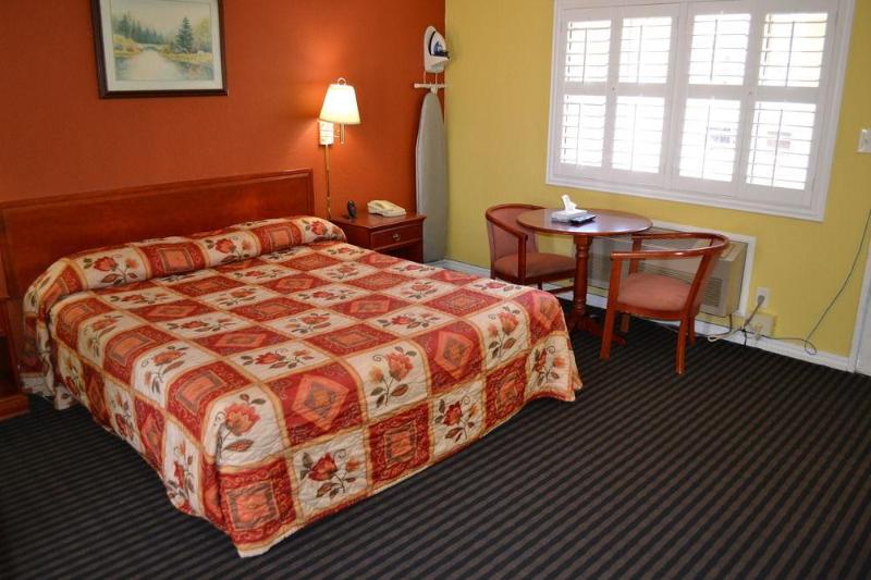 Alpha Inn & Suites - photo 13