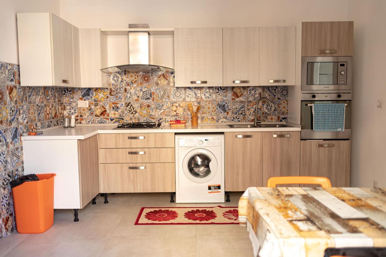 Happy Home Parcheggio Gratuito in Box — 4-Star Luxury Hotel in Portici, Italy