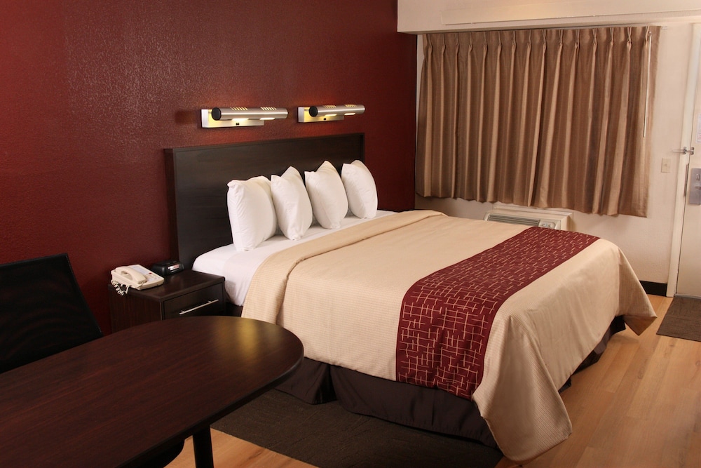 Red Roof Inn Benton Harbor St Joseph - photo 11