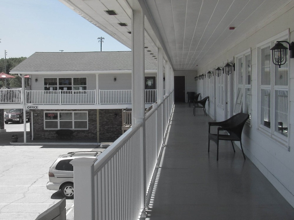 Brewer Motor Inn - photo 16