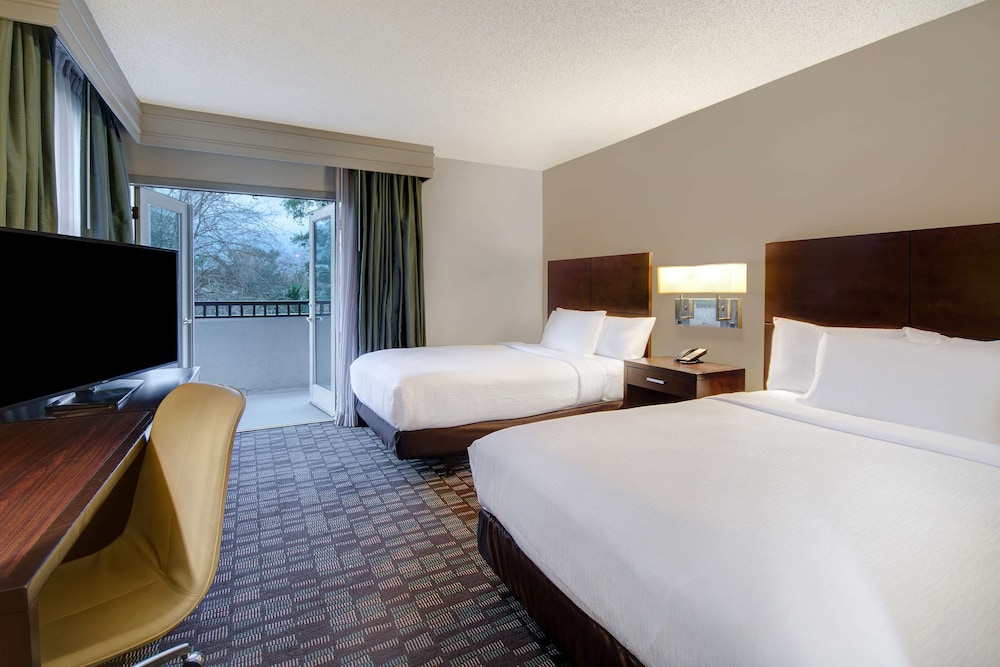 Embassy Suites by Hilton Jacksonville Baymeadows - photo 42