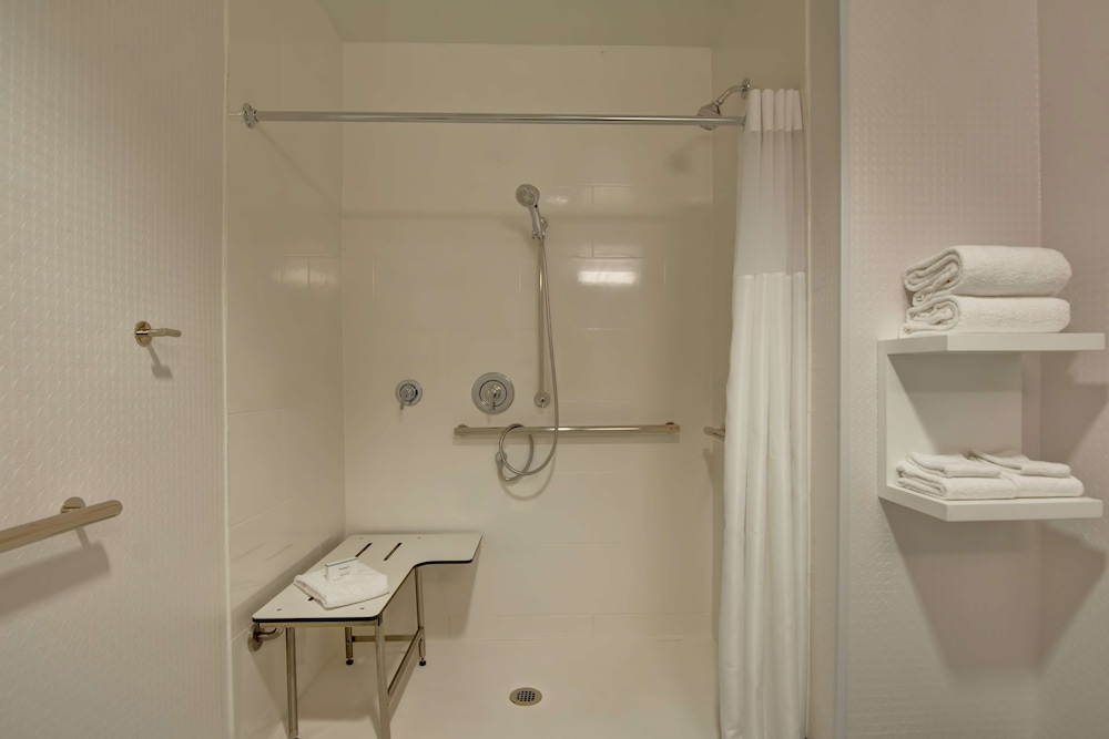 Hampton Inn & Suites Newark Harrison Riverwalk - photo 20