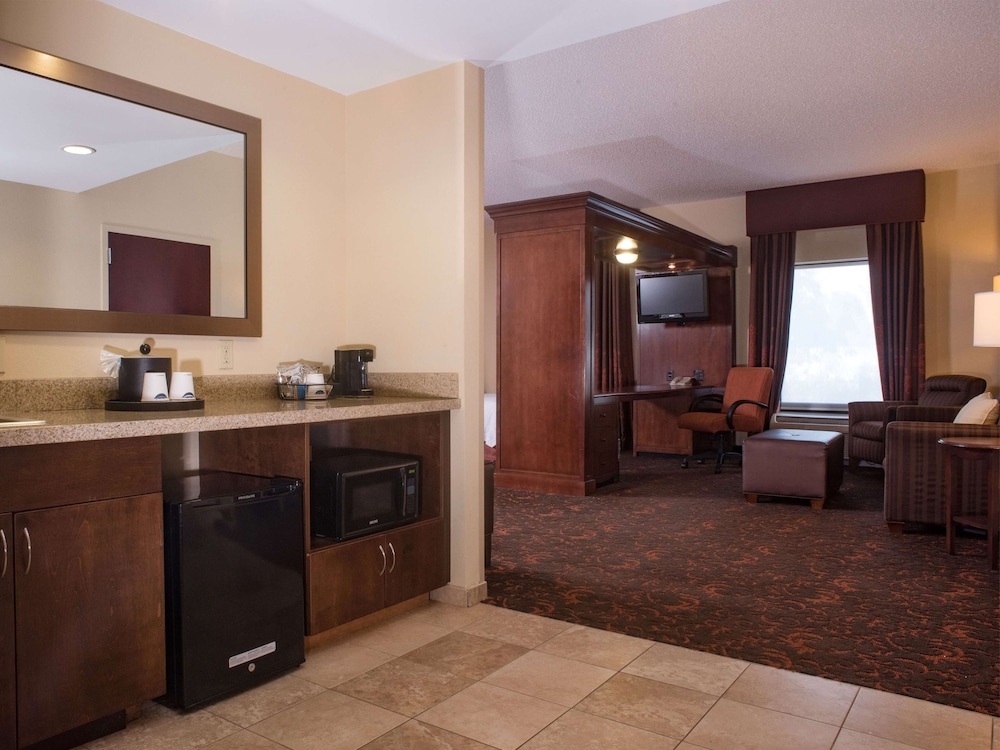 Hampton Inn & Suites Woodstock VA - photo 37