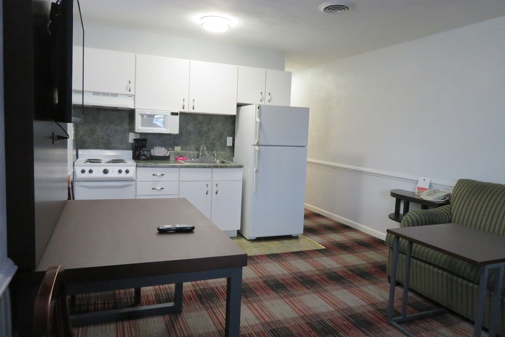 Luxbury Inn & Suites - photo 15