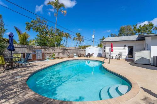 Beach House King Bd Hot Tub Pool Fire Pit Gym Golf — 4-Star Luxury Hotel in Lantana, United States