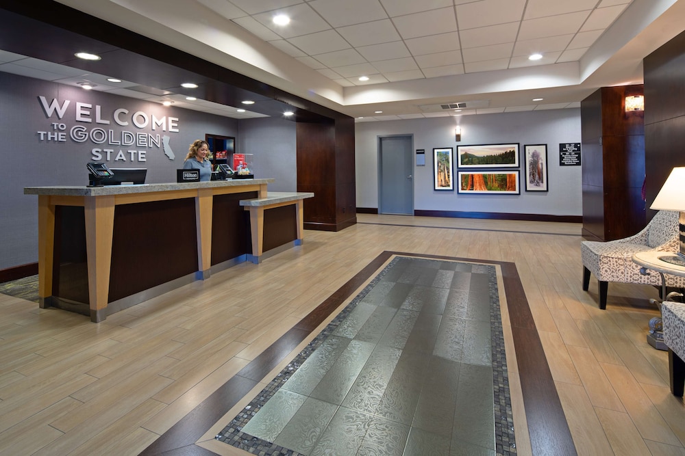 Hampton Inn Visalia - photo 2