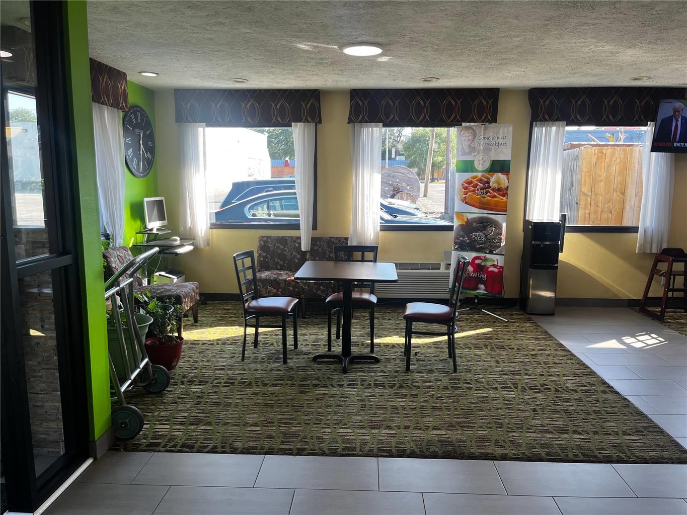 Quality Inn Grand Rapids Near Dowtown - photo 4