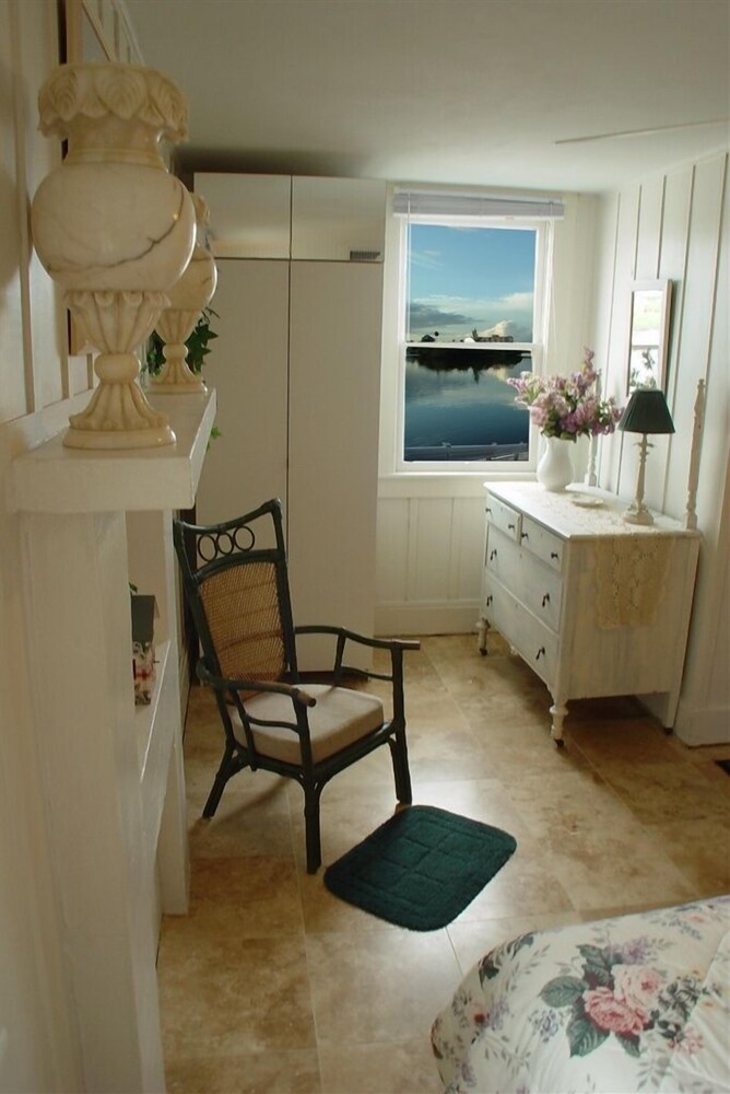 Sun N Fun Beachfront Vacation Rentals - photo 13