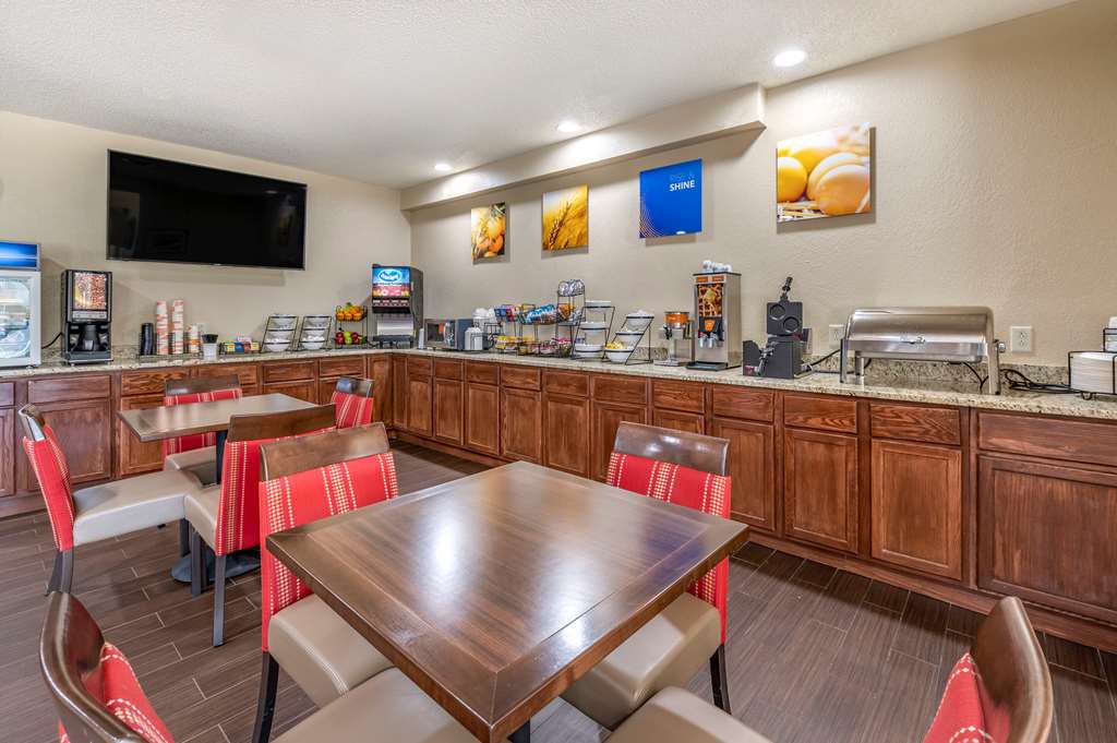Comfort Inn Near Kokomo Speedway - photo 40