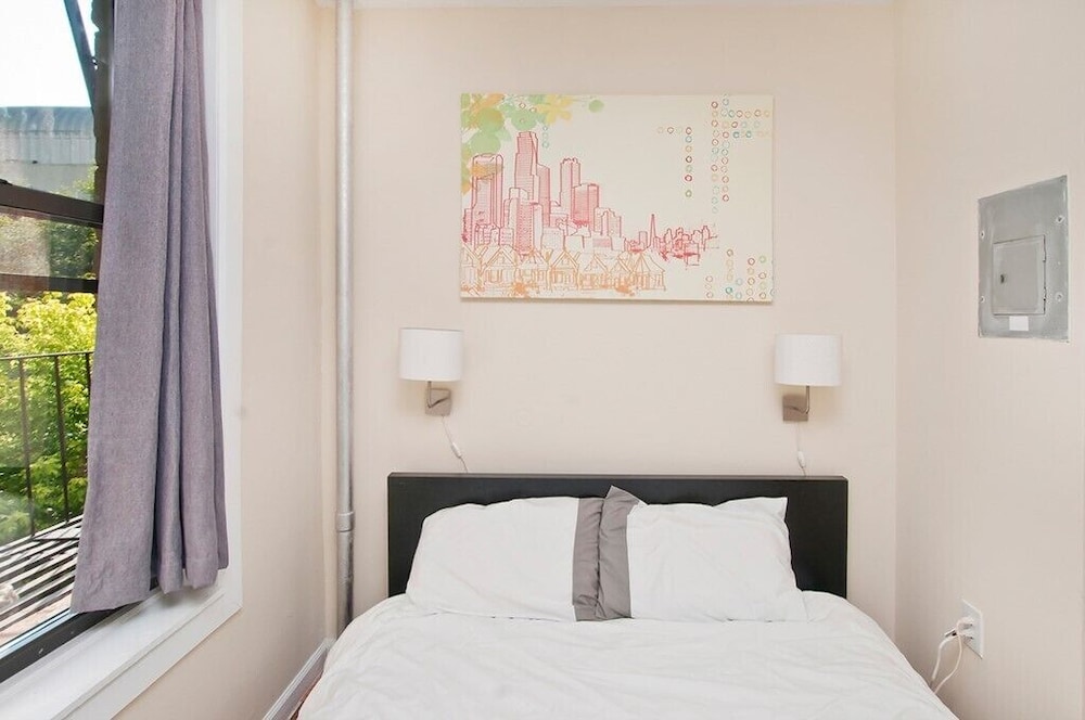 Upscale Newly Renovated 2 BR on Midtown East New York - photo 5