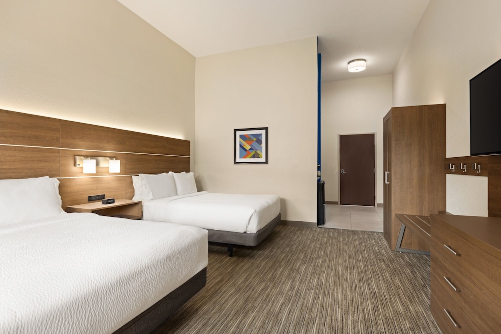 Holiday Inn Express & Suites Akron Regional Airport Area - photo 19