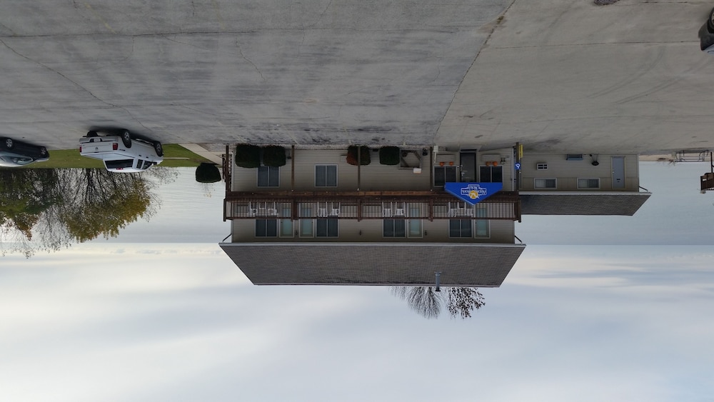 Algoma Beach Motel - photo 90