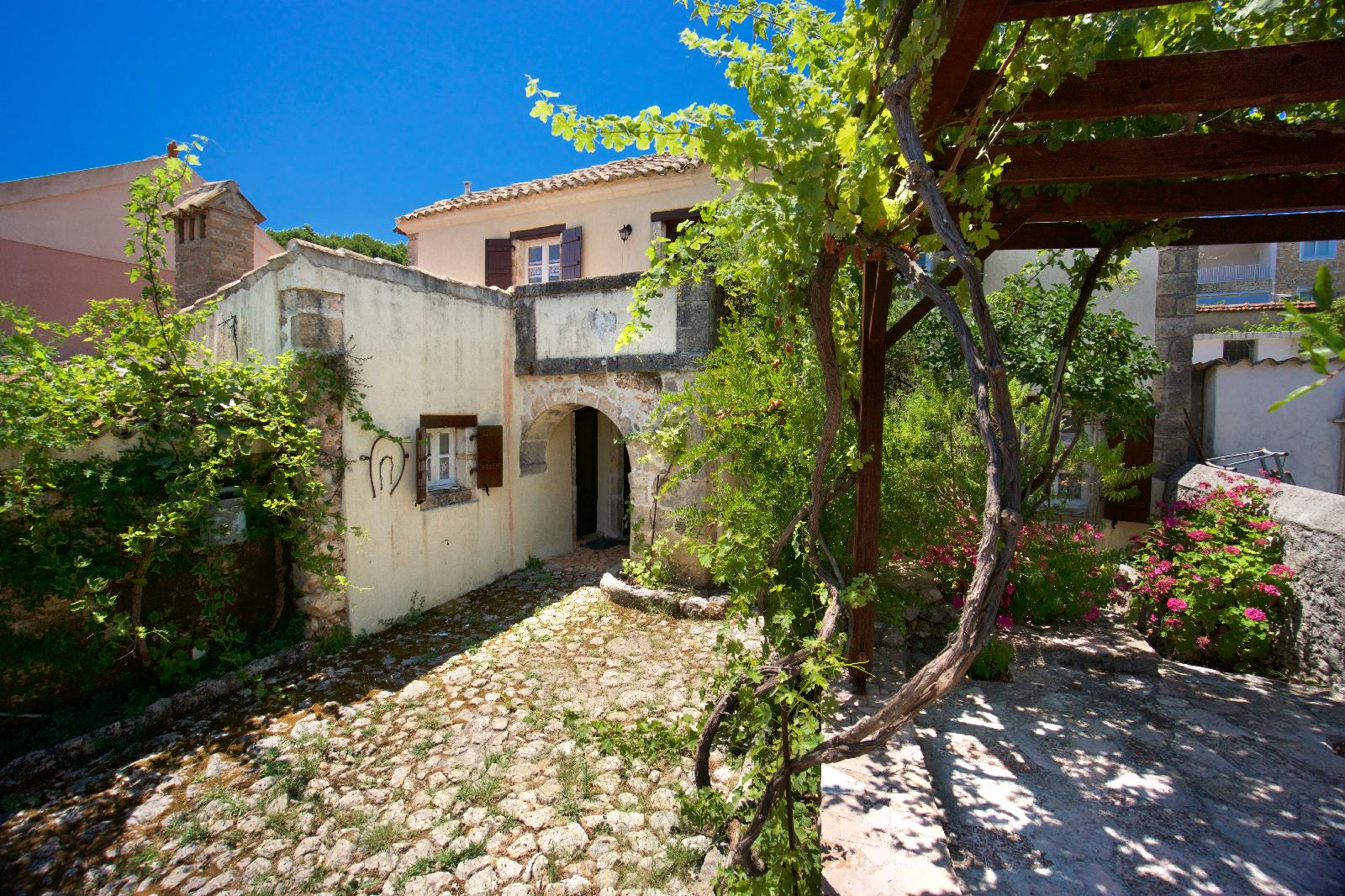 Kefalonian Luxury Villas — 4-Star Luxury Hotel in Chios, Greece