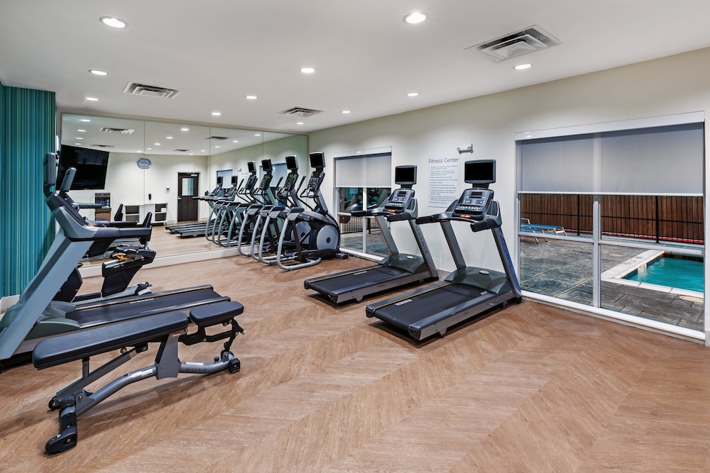 Holiday Inn Express & Suites Denton Sanger by IHG - photo 18