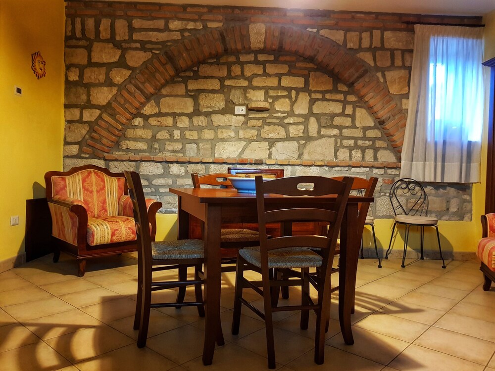 La Taverna - carbon neutral hotel in Circello