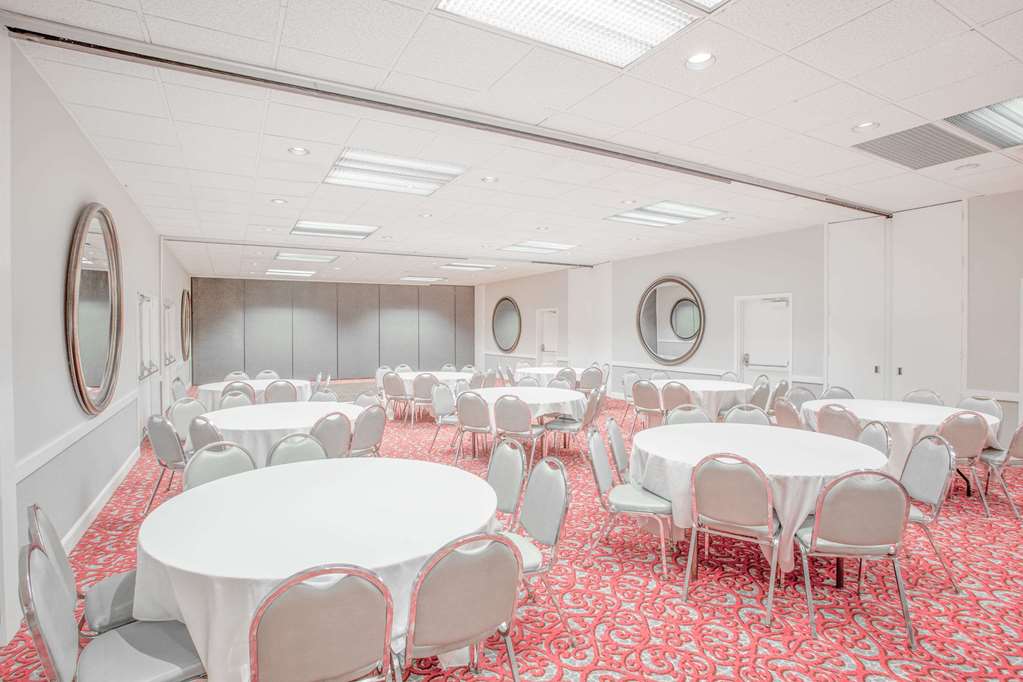 Ramada by Wyndham Barstow - photo 15