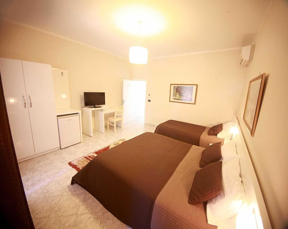 Hotel Nika — hotel in Vlore