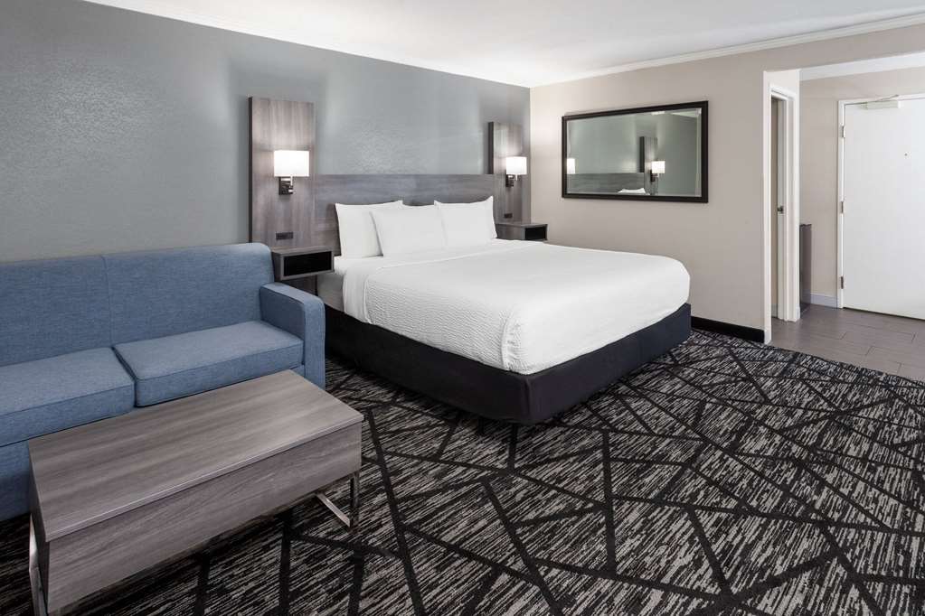La Quinta Inn by Wyndham Cleveland Independence - photo 9