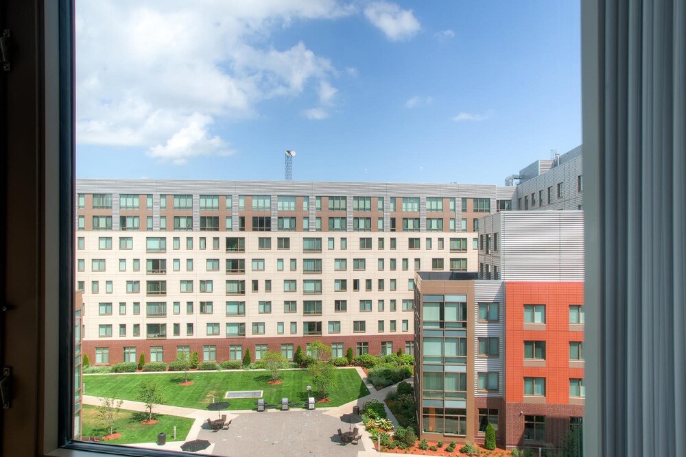 Global Luxury Suites at Kendall Square - photo 29