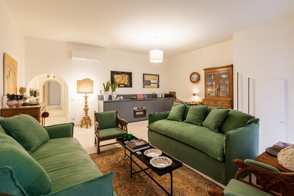 Via Giulia Charming Atelier apartment — 4-Star Luxury Hotel in Rome, Italy