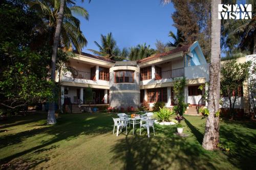 StayVista at Mikkie House 3BHK Villa Combination of Bricks & Stone Breakfast Included — 4-Star Luxury Hotel in Yelahanka, India