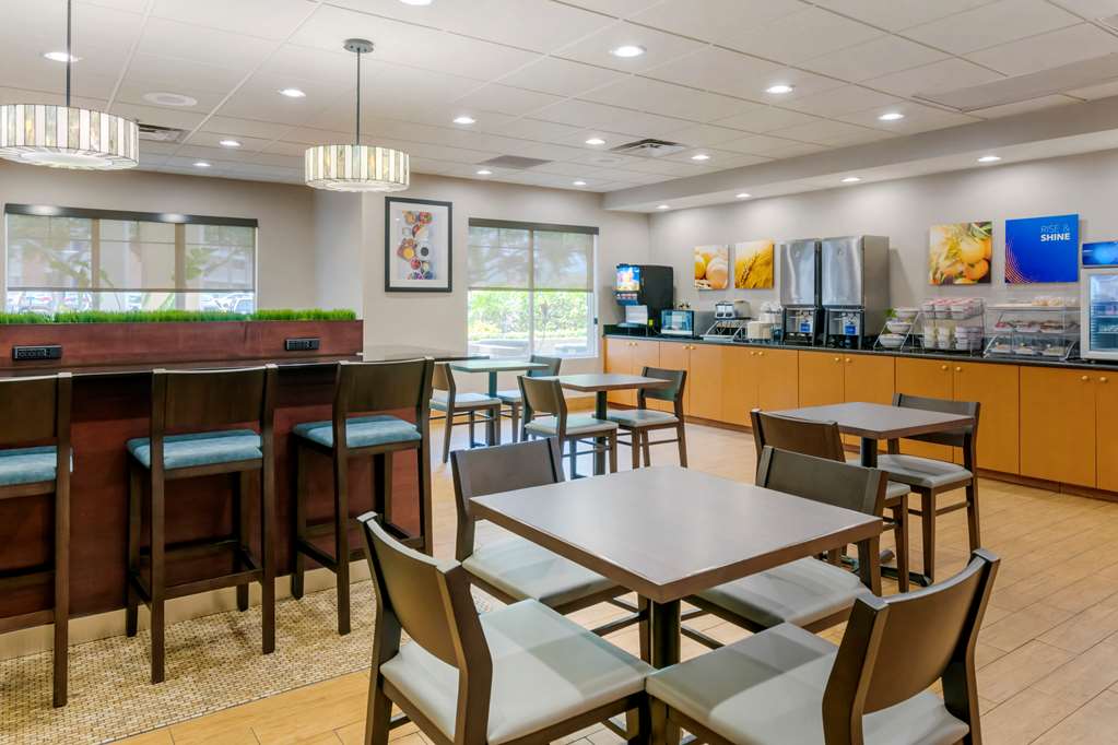 Comfort Suites Near Universal Orlando Resort - photo 42