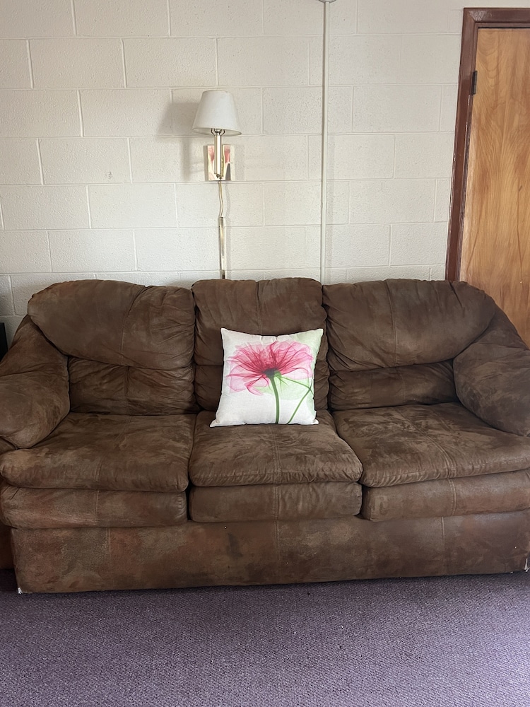 Midtown Inn & Suites - photo 6