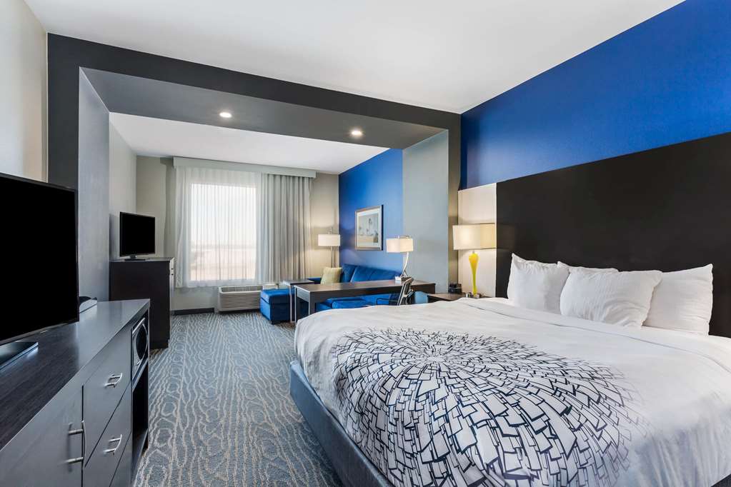 La Quinta Inn & Suites by Wyndham Odessa N. Sienna Tower - photo 29