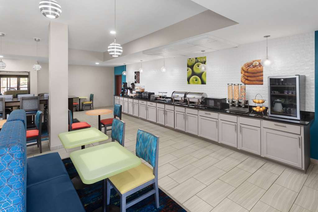 La Quinta Inn & Suites by Wyndham Woodward - photo 6