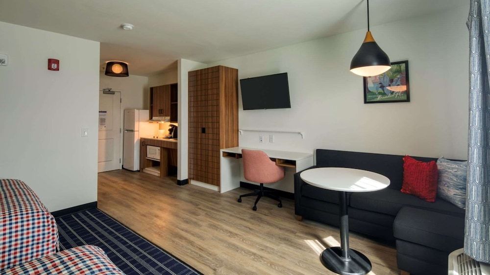 Uptown Suites Extended Stay Tampa FL Riverview - photo 20