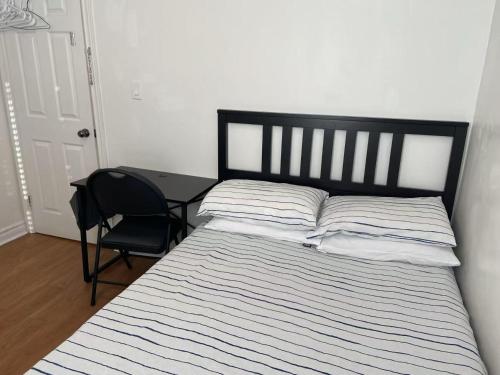 Double Room with SHARED Bathroom 536B - last minute hotel in Toronto