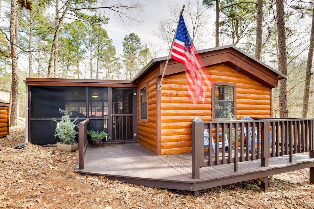 Broken Bow Abode with Hot Tub Less Than 7 Mi to Lake in Broken Bow, United States