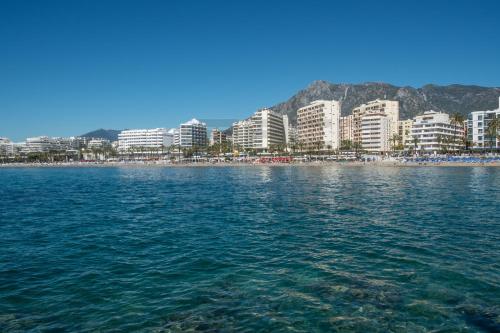 Front sea view apartment on Marbella's beach promenade — 4-Star Luxury Hotel in Marbella, Spain