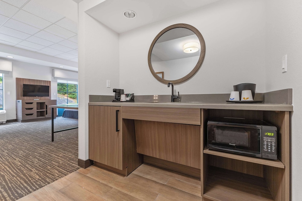 Hampton Inn & Suites Lake George - photo 21