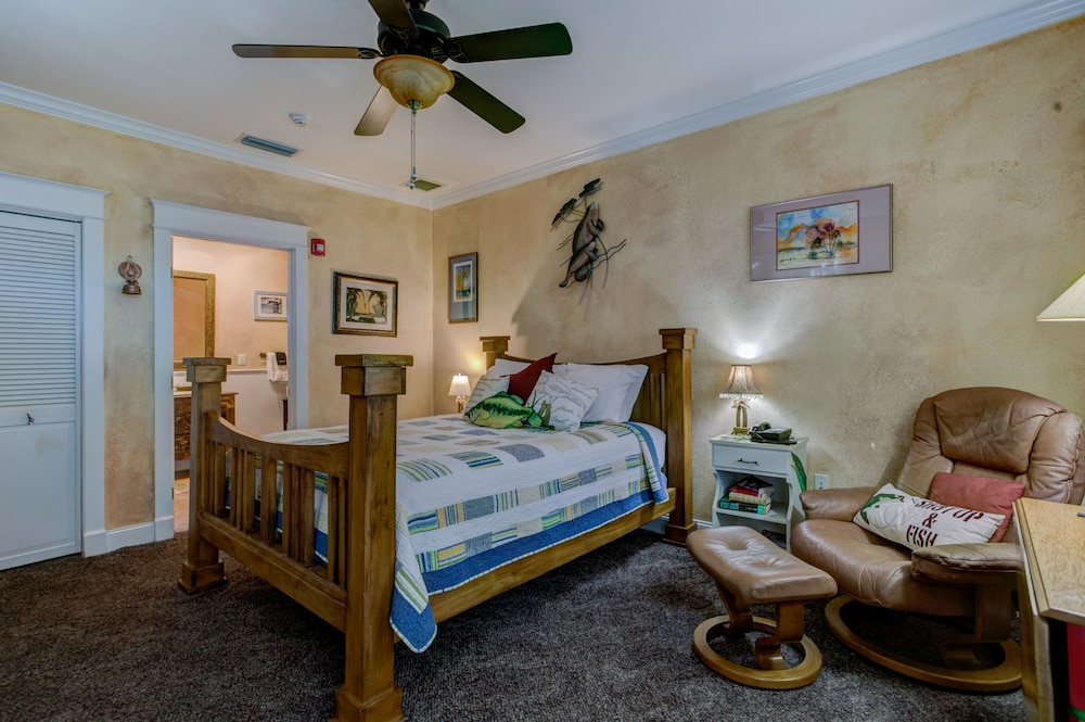 Anchor Inn NSB Bed & Breakfast - photo 9
