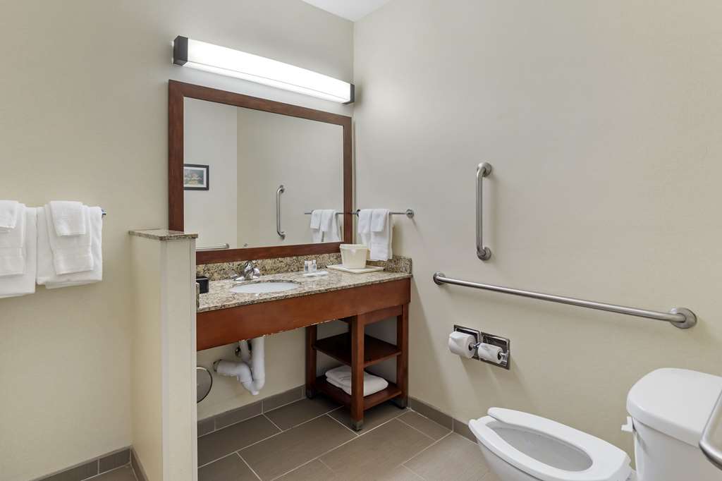 Comfort Suites Normal University area - photo 8
