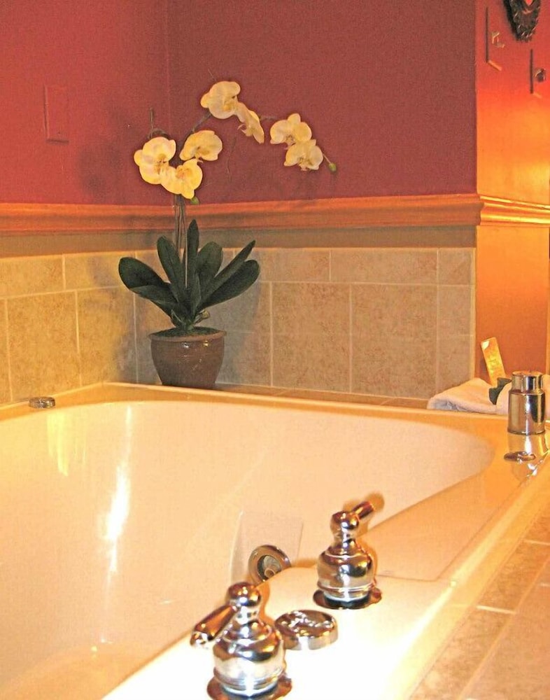 Settlement Courtyard Inn & Lavender Spa - photo 41