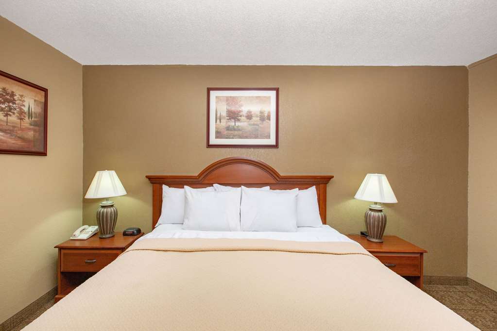 Days Inn by Wyndham Salina I 70 - photo 14