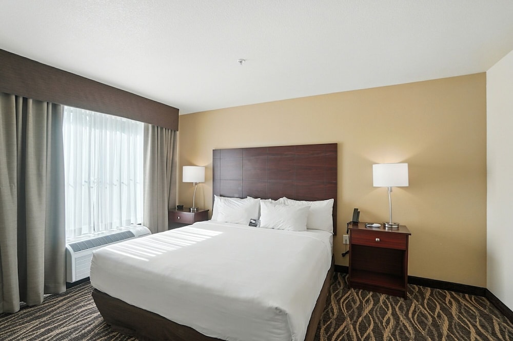 Cobblestone Hotel & Suites Bellefontaine - photo 42