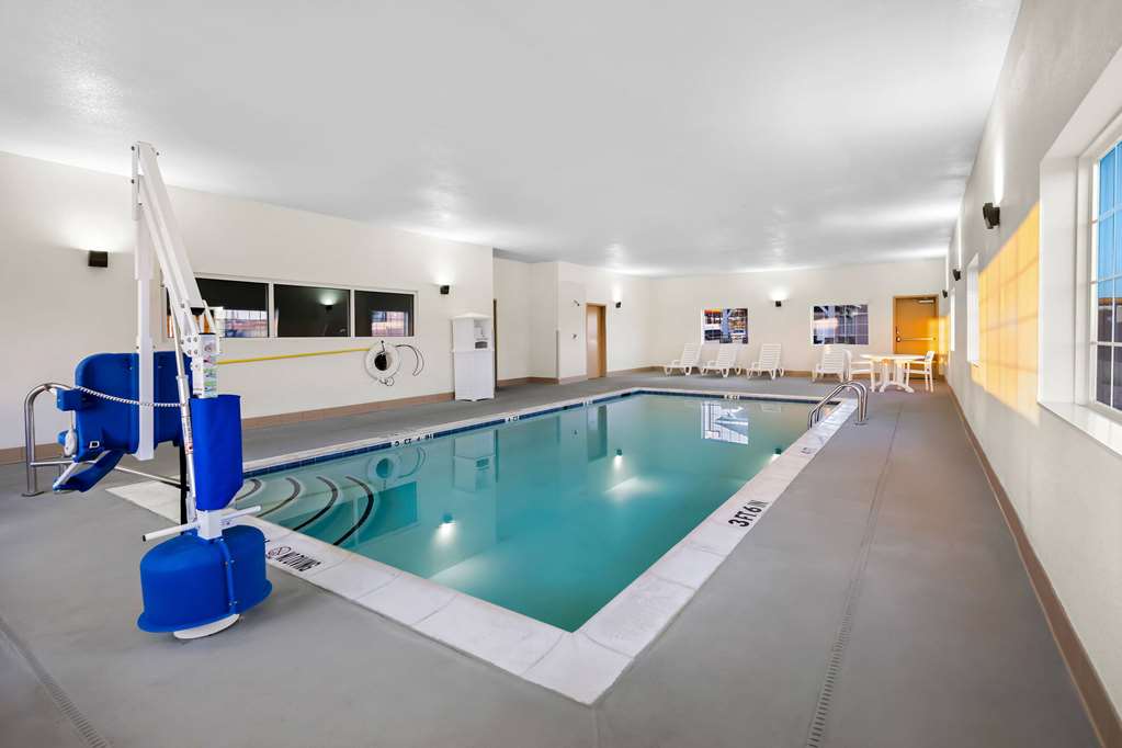 Microtel Inn & Suites by Wyndham Sweetwater - photo 12