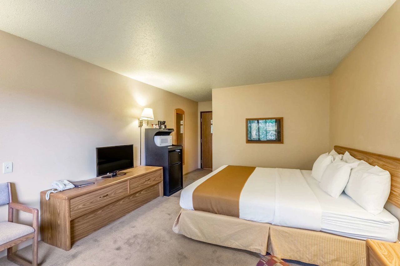 Rodeway Inn Rhinelander WI — hotel in Rhinelander