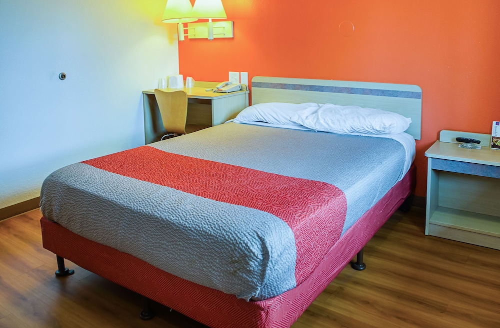 West Ashley Inn - photo 3