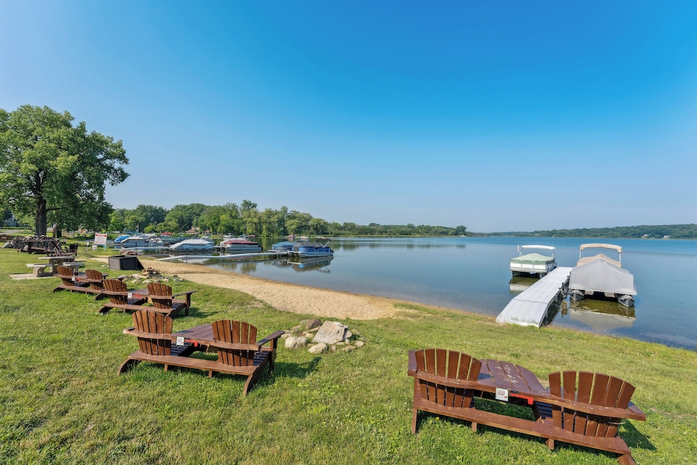 Delavan Retreat with Patio on Turtle Lake — hotel in Elkhorn